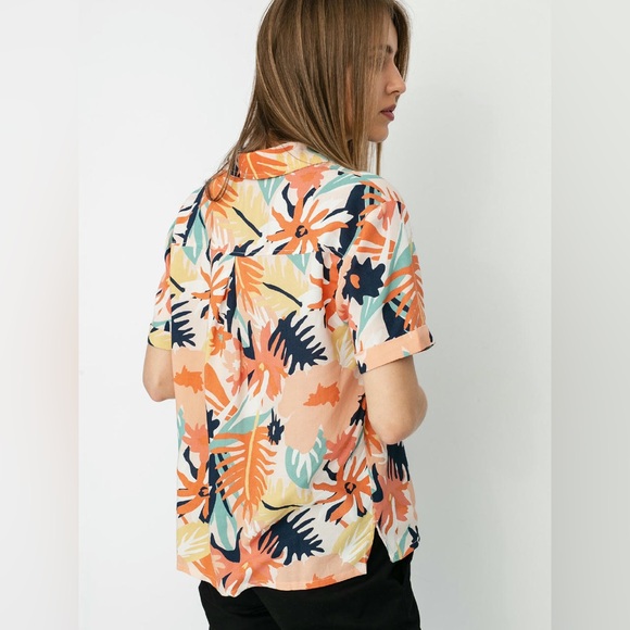 Roxy Women’s Hawaiian Shirt XL Tropical Floral Button Front Short Sleeve - Picture 4 of 11